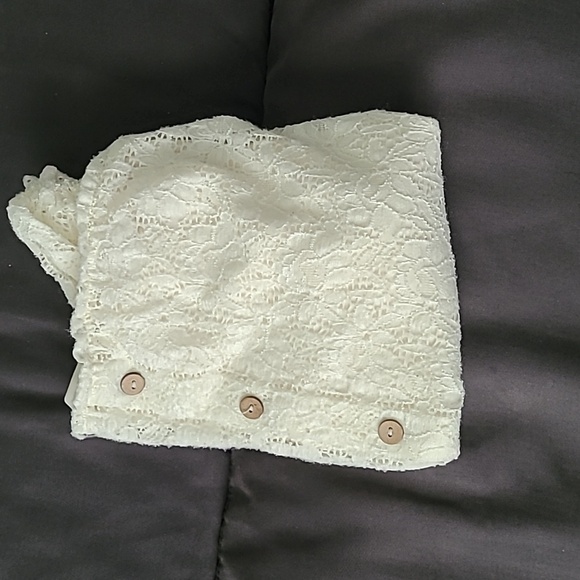 No Boundaries white brown button  off the Shoulder top. Size XXL/2XG - Picture 4 of 4